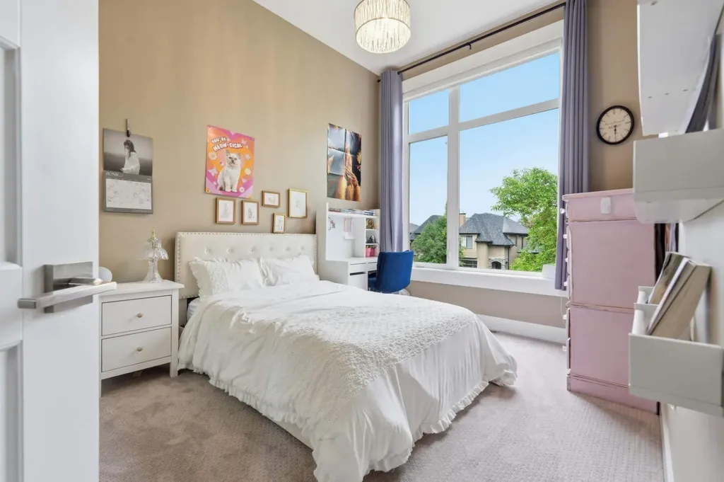 2016 31 Avenue SW Calgary AB T2T1T2