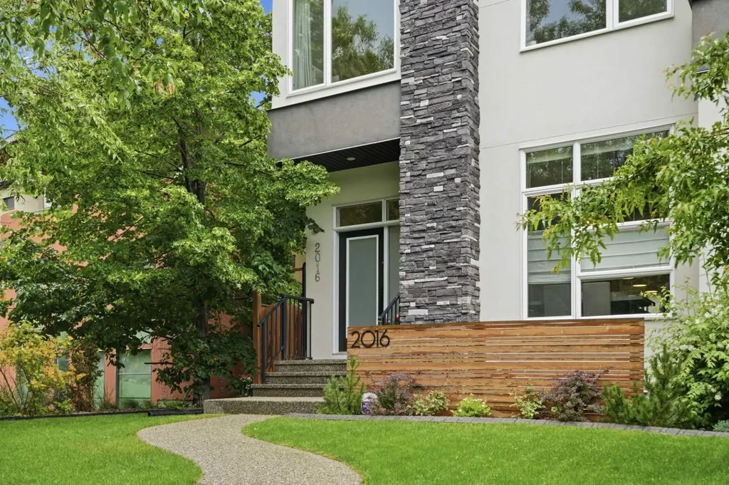 2016 31 Avenue SW Calgary AB T2T1T2
