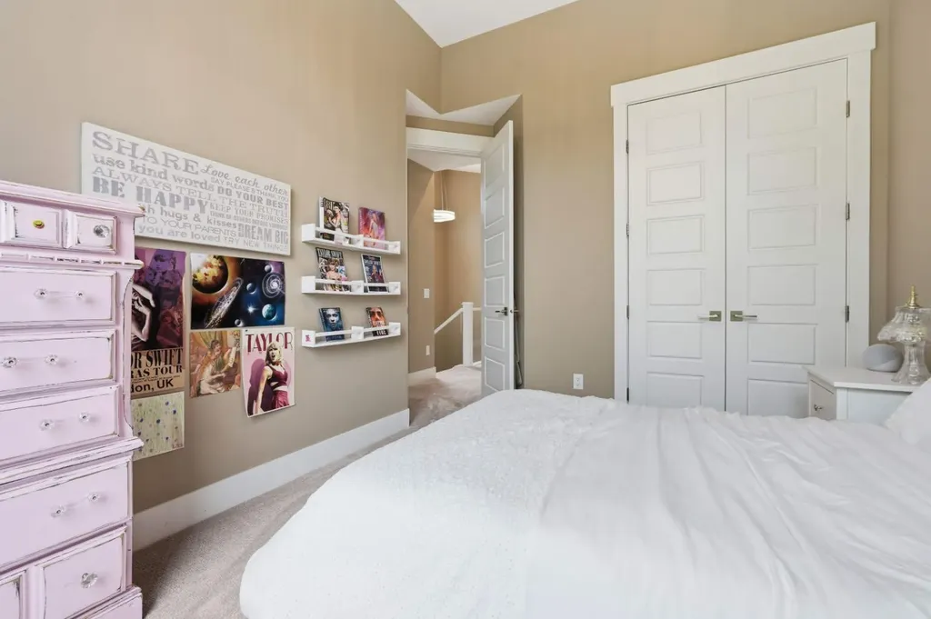 2016 31 Avenue SW Calgary AB T2T1T2
