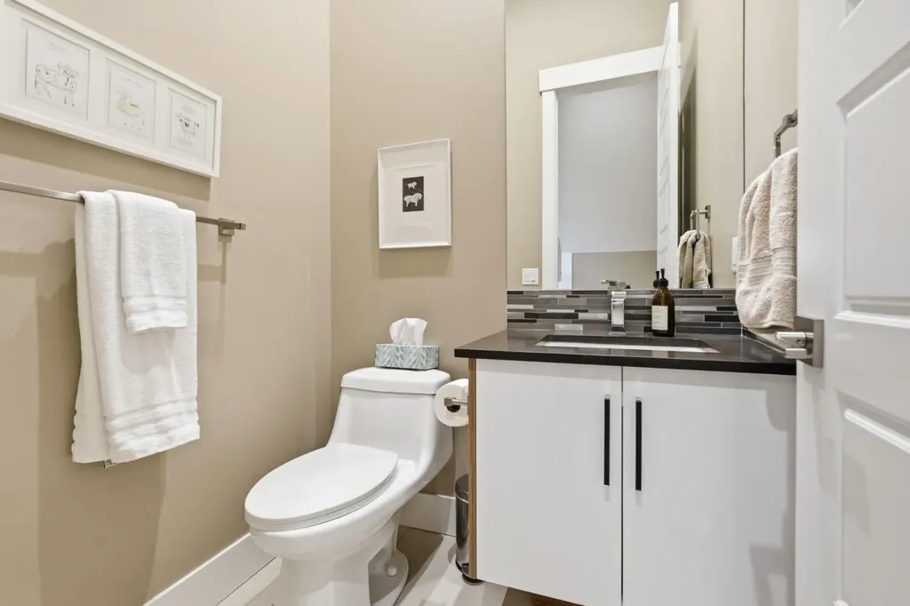 2016 31 Avenue SW Calgary AB T2T1T2