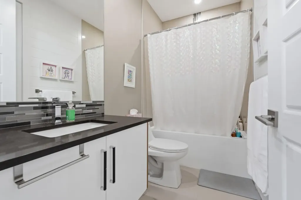 2016 31 Avenue SW Calgary AB T2T1T2