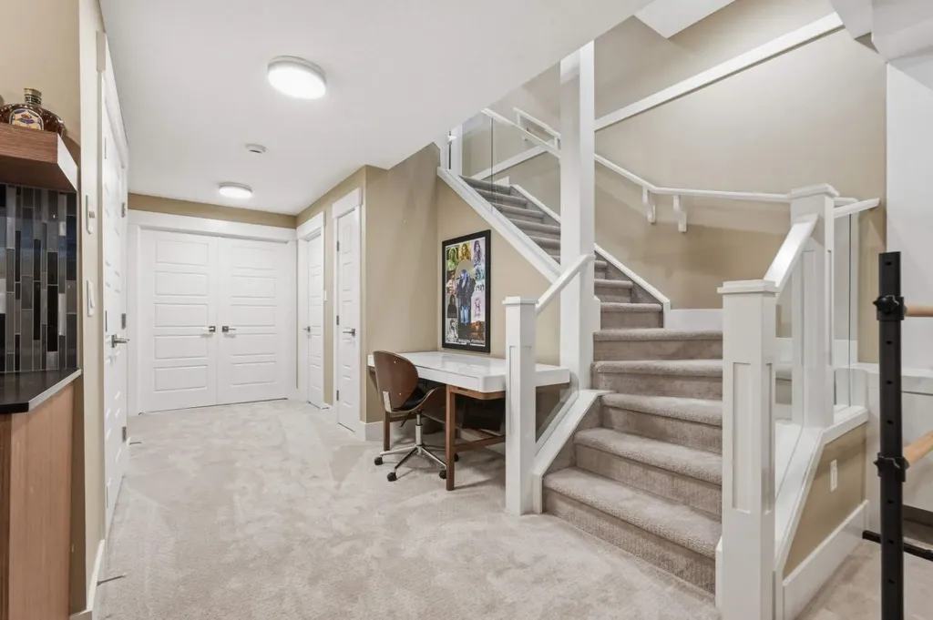 2016 31 Avenue SW Calgary AB T2T1T2