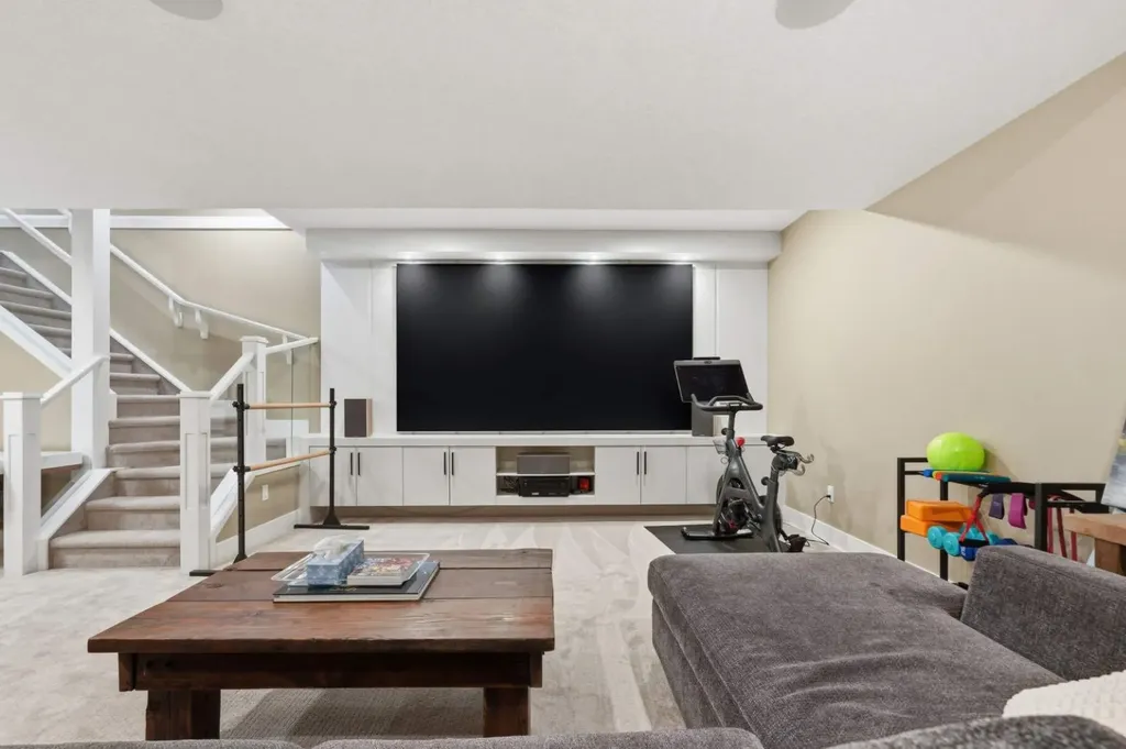 2016 31 Avenue SW Calgary AB T2T1T2
