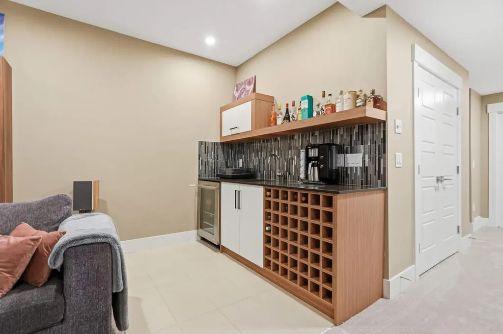 2016 31 Avenue SW Calgary AB T2T1T2