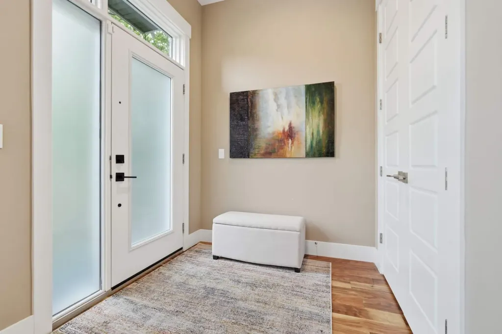 2016 31 Avenue SW Calgary AB T2T1T2
