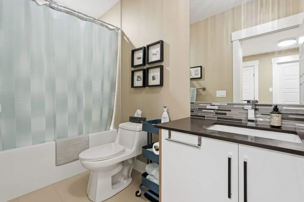 2016 31 Avenue SW Calgary AB T2T1T2