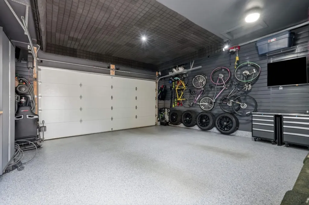2016 31 Avenue SW Calgary AB T2T1T2