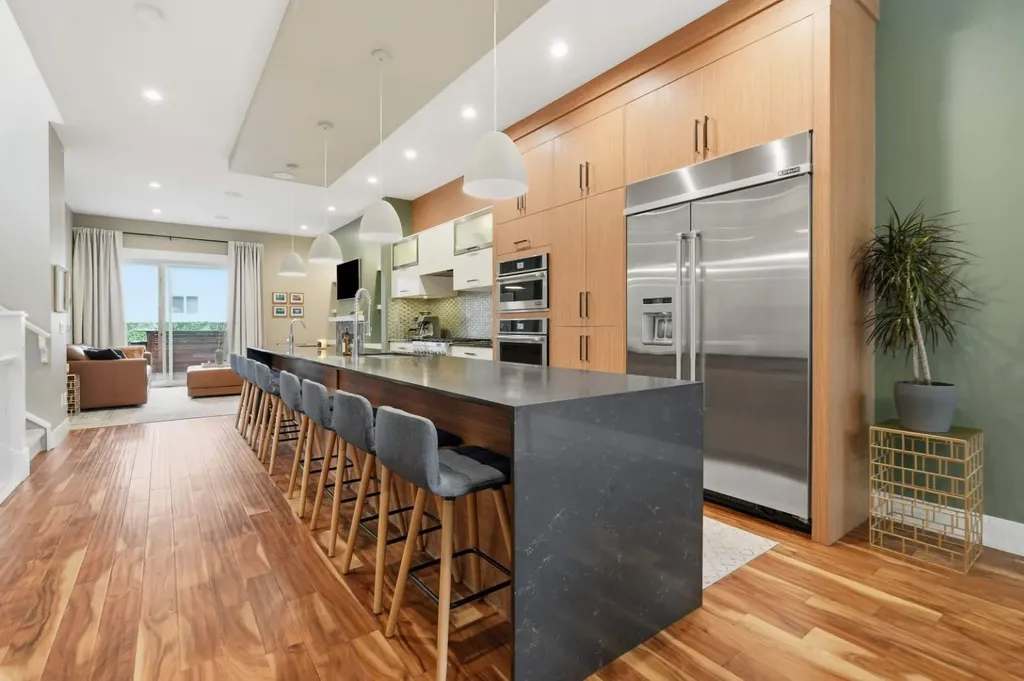 2016 31 Avenue SW Calgary AB T2T1T2