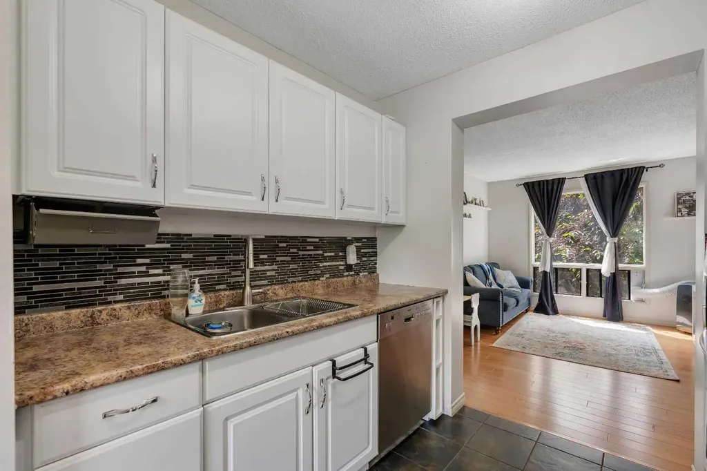 6915 Ranchview Drive NW Calgary AB T3G 1R8
