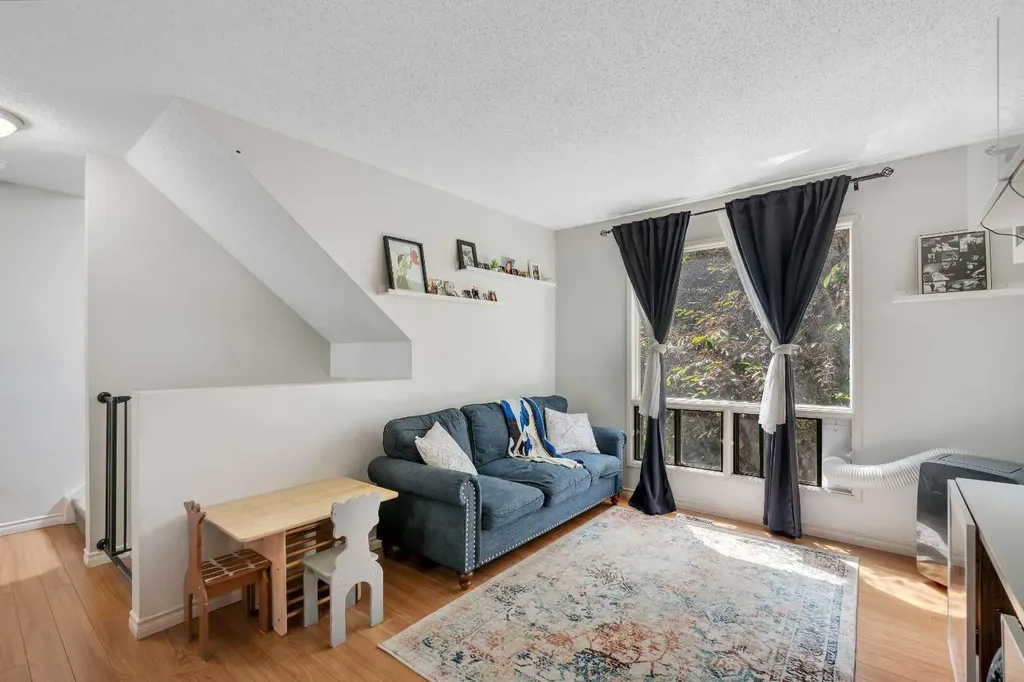 6915 Ranchview Drive NW Calgary AB T3G 1R8