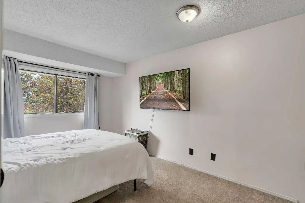 6915 Ranchview Drive NW Calgary AB T3G 1R8