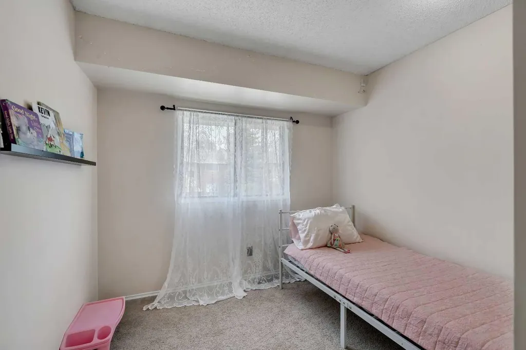 6915 Ranchview Drive NW Calgary AB T3G 1R8