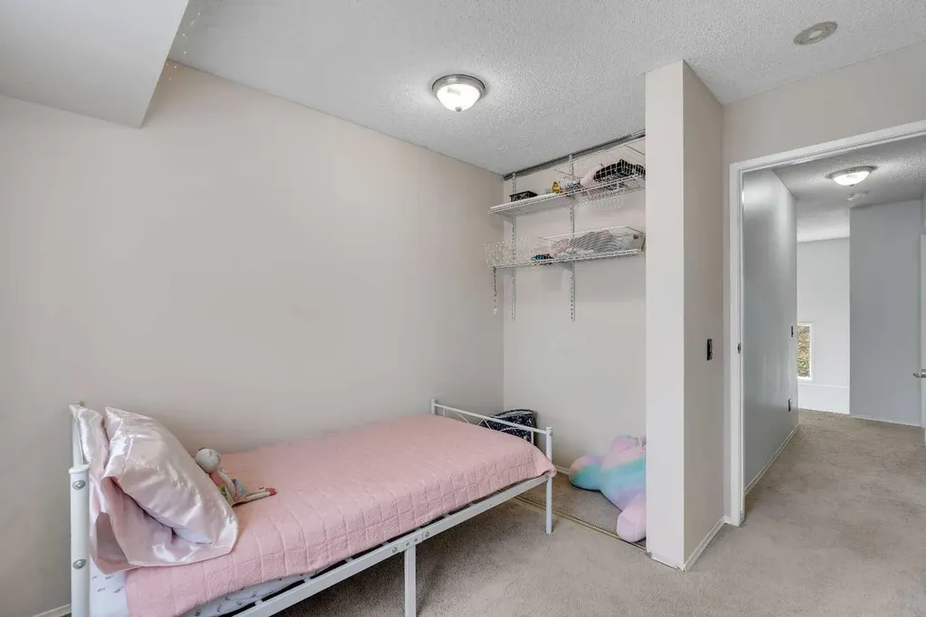 6915 Ranchview Drive NW Calgary AB T3G 1R8