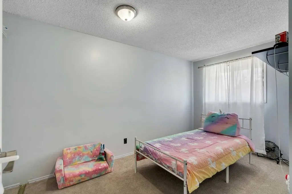 6915 Ranchview Drive NW Calgary AB T3G 1R8