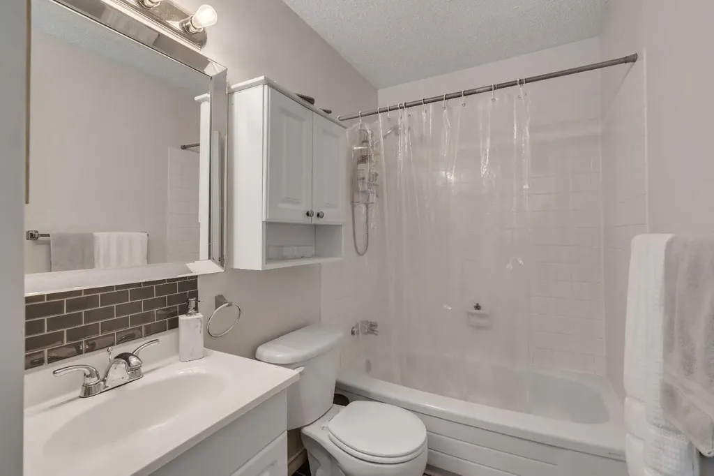6915 Ranchview Drive NW Calgary AB T3G 1R8