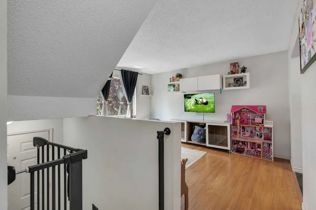 6915 Ranchview Drive NW Calgary AB T3G 1R8