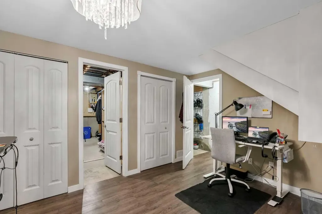6915 Ranchview Drive NW Calgary AB T3G 1R8