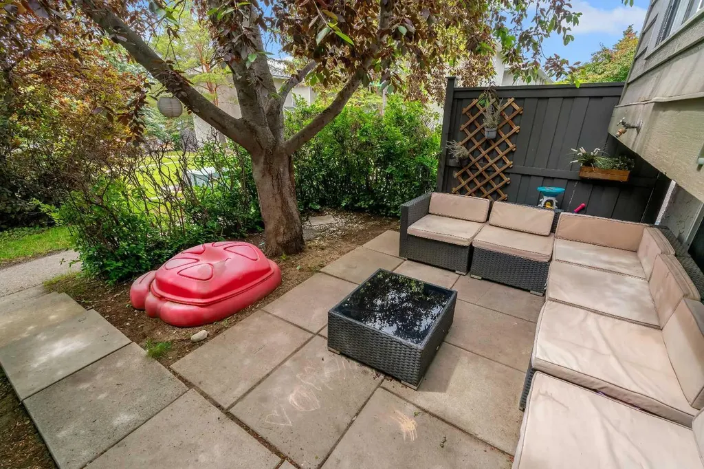 6915 Ranchview Drive NW Calgary AB T3G 1R8