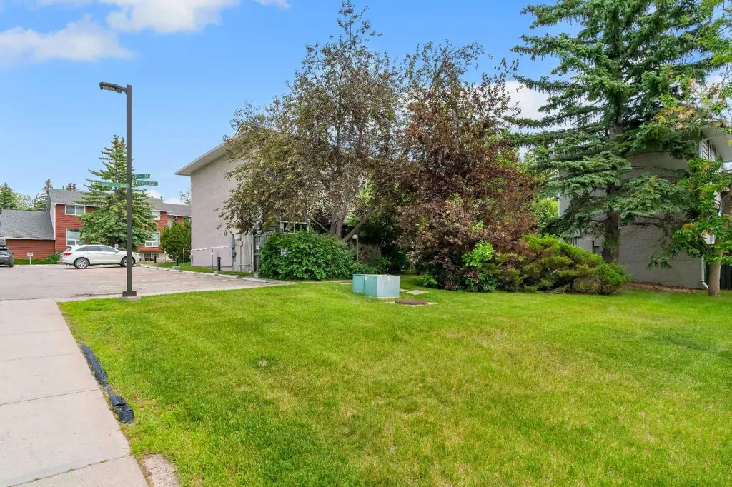 6915 Ranchview Drive NW Calgary AB T3G 1R8