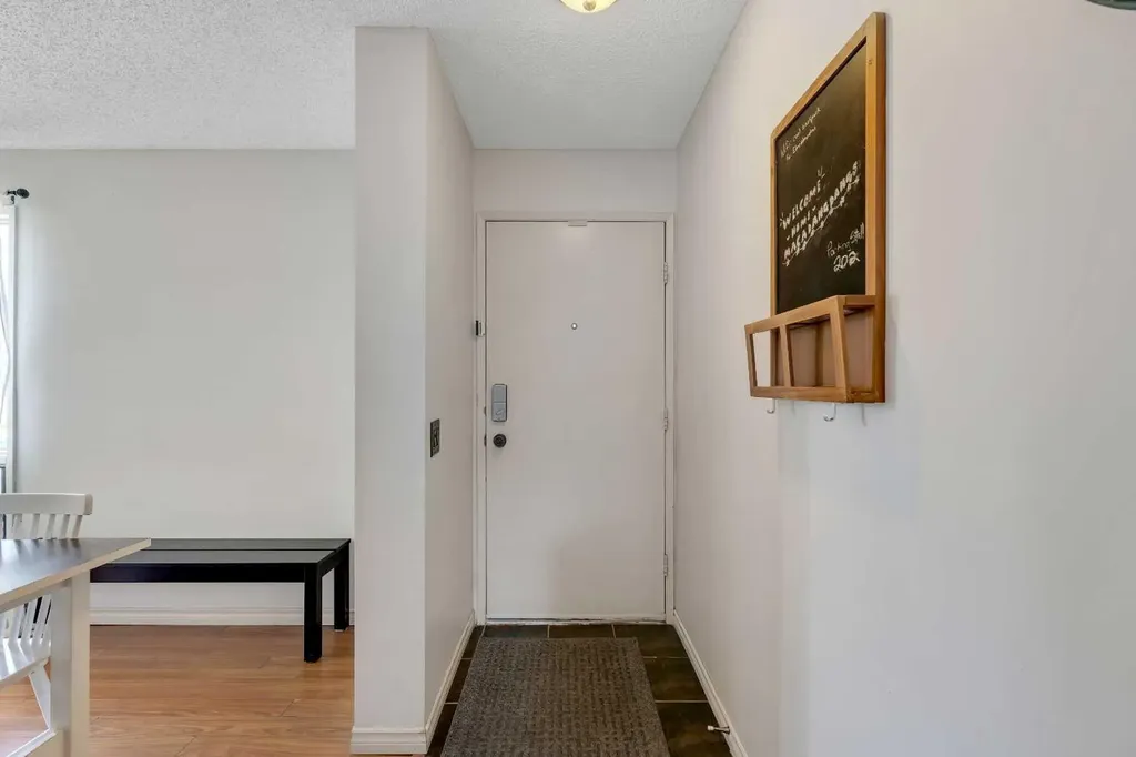6915 Ranchview Drive NW Calgary AB T3G 1R8