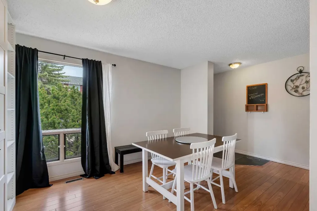 6915 Ranchview Drive NW Calgary AB T3G 1R8