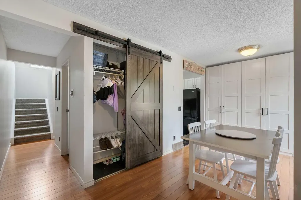 6915 Ranchview Drive NW Calgary AB T3G 1R8