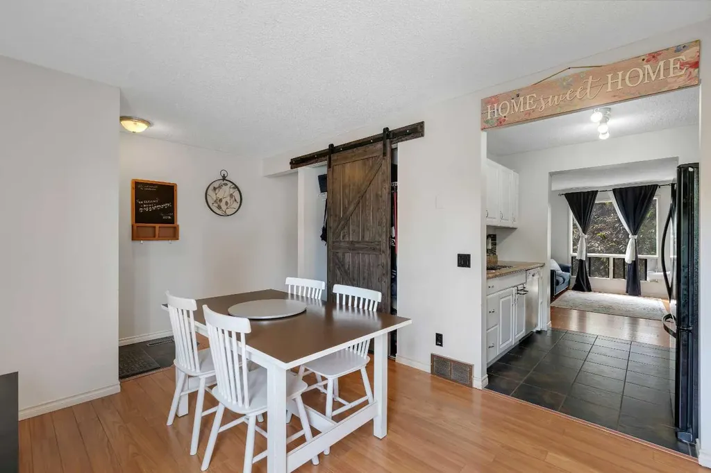 6915 Ranchview Drive NW Calgary AB T3G 1R8