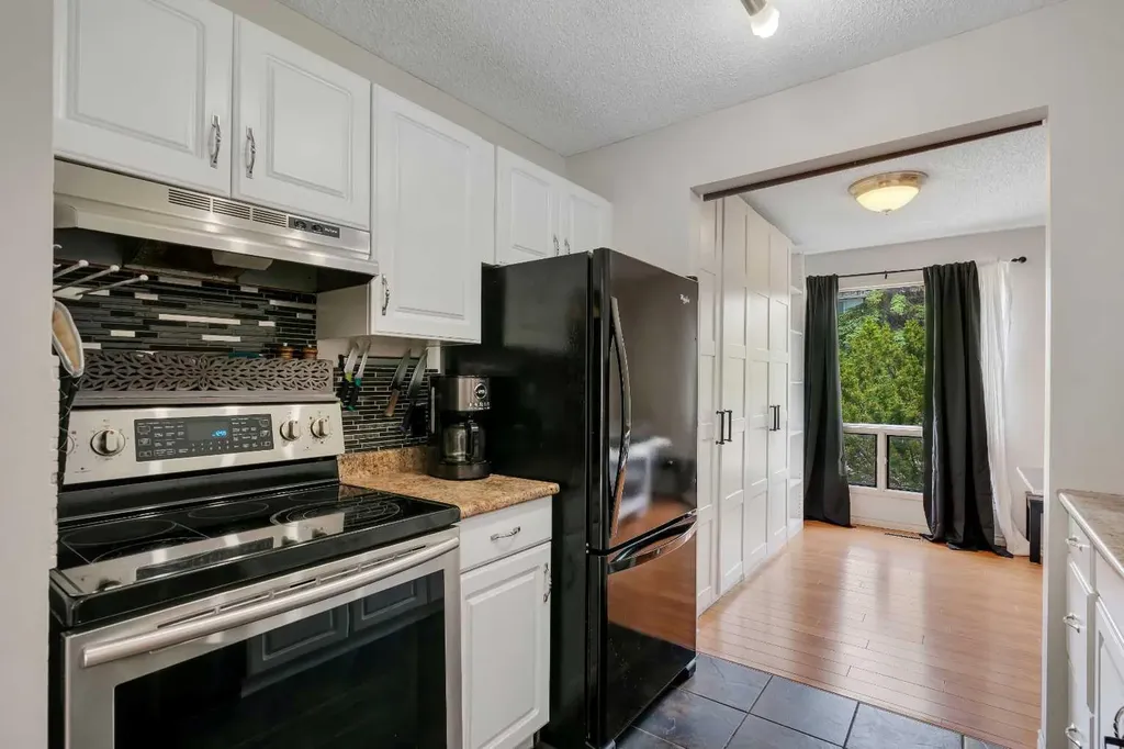 6915 Ranchview Drive NW Calgary AB T3G 1R8