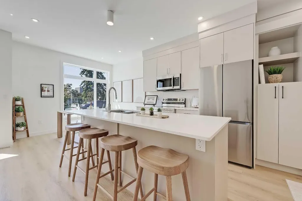 828 8 Avenue NE Calgary AB T2E 9E2