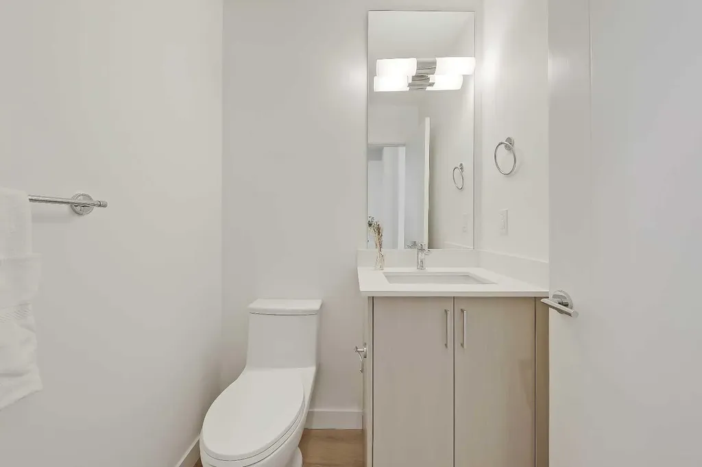 828 8 Avenue NE Calgary AB T2E 9E2
