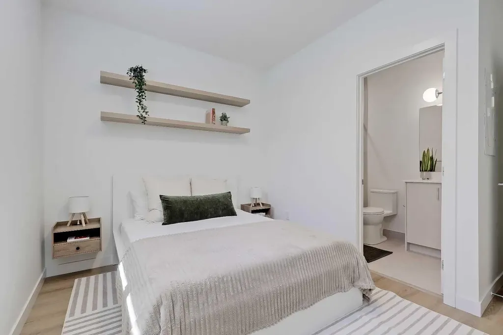 828 8 Avenue NE Calgary AB T2E 9E2