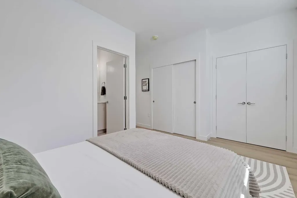 828 8 Avenue NE Calgary AB T2E 9E2