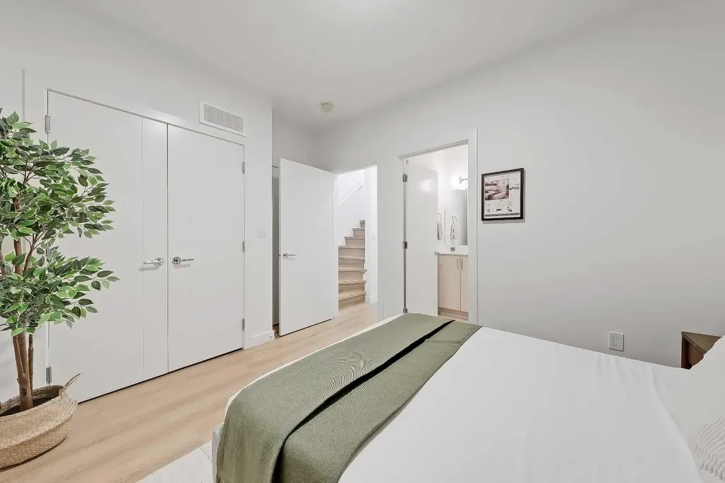 828 8 Avenue NE Calgary AB T2E 9E2