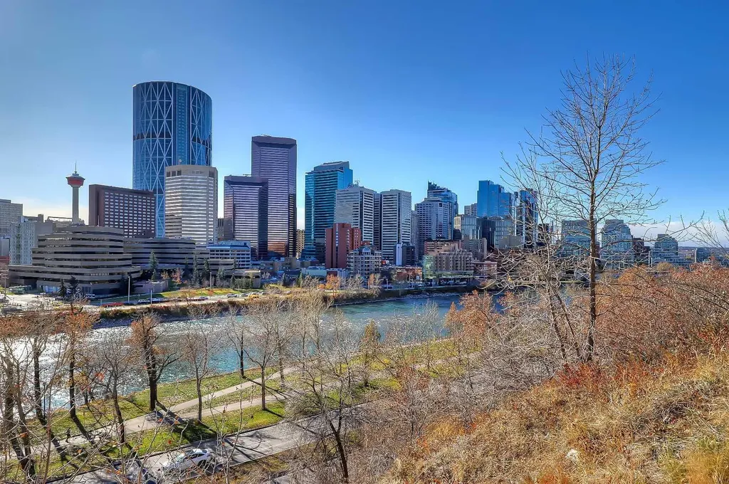 828 8 Avenue NE Calgary AB T2E 9E2