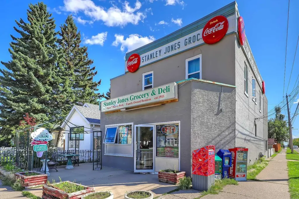 828 8 Avenue NE Calgary AB T2E 9E2