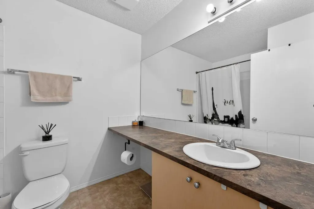 32 Erin Woods Court SE Calgary AB T2B 3V6