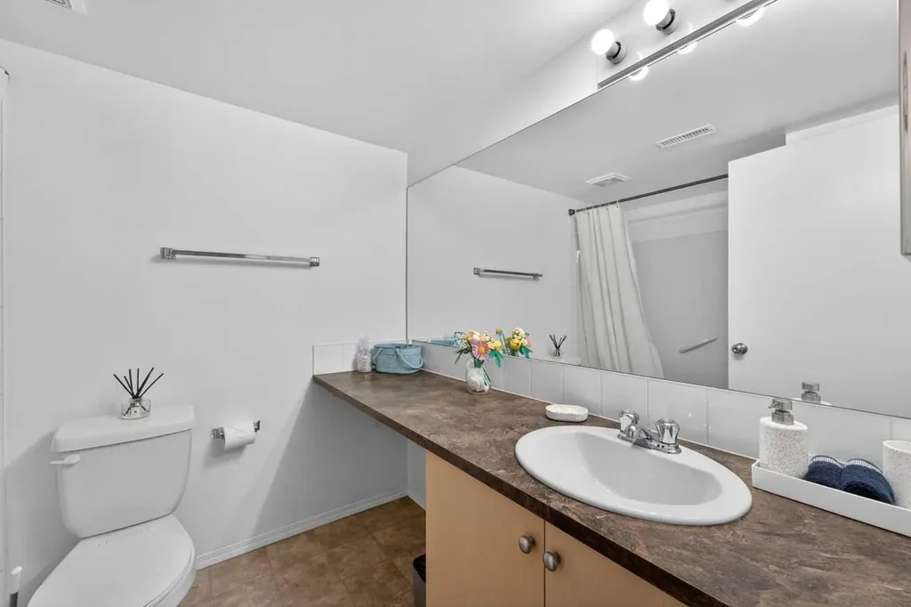 32 Erin Woods Court SE Calgary AB T2B 3V6