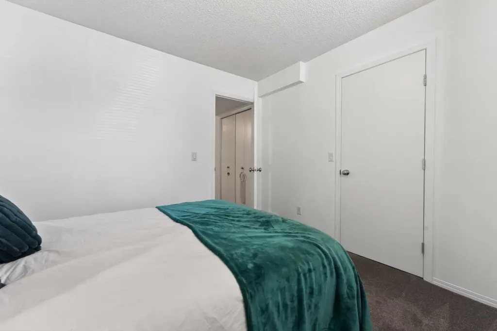 32 Erin Woods Court SE Calgary AB T2B 3V6
