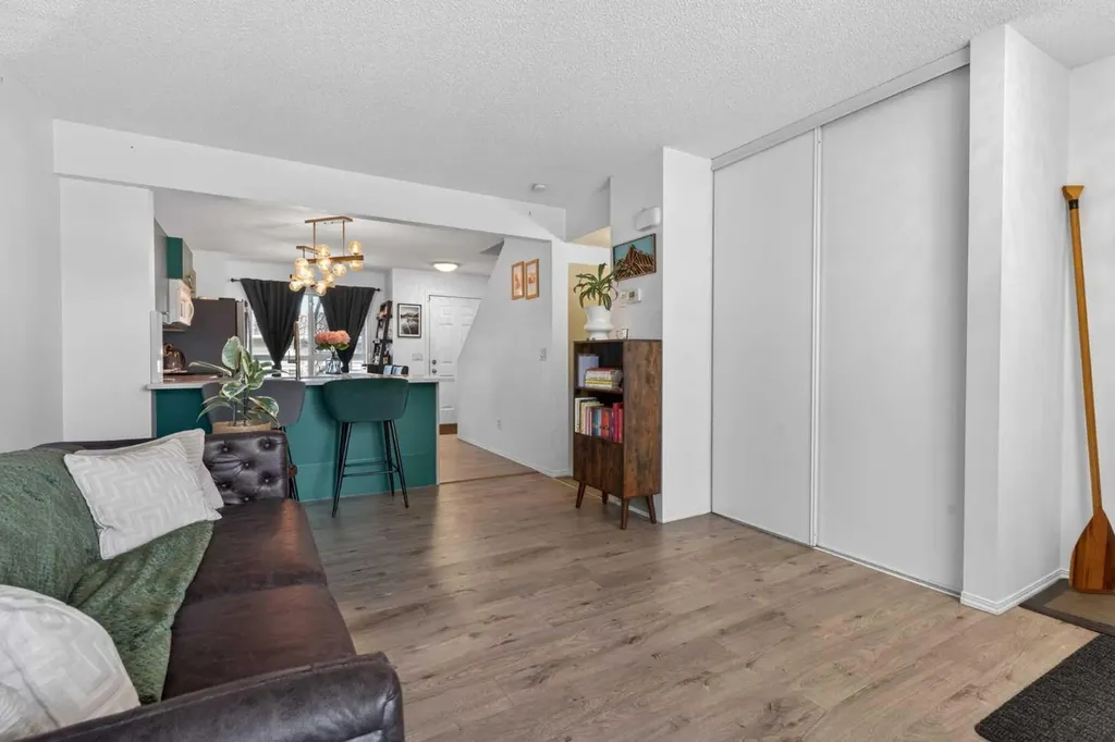 32 Erin Woods Court SE Calgary AB T2B 3V6