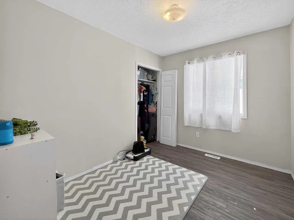 9214 94a Avenue Grande Prairie AB T8V6W5