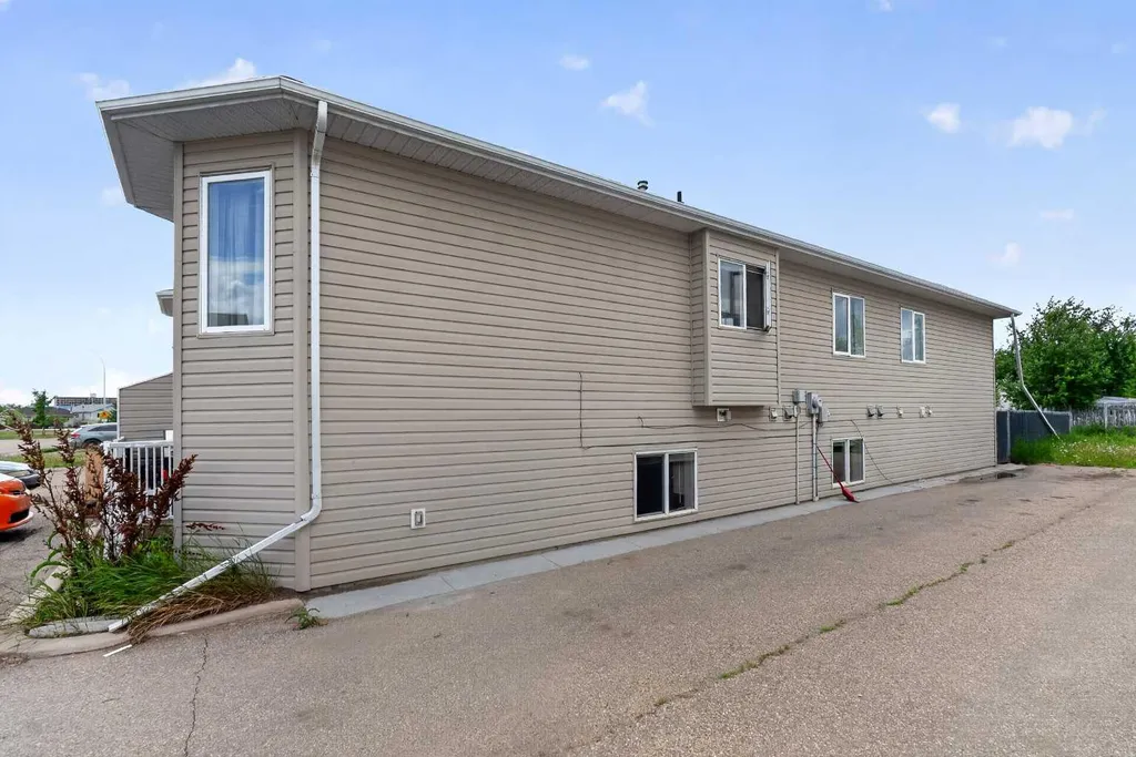 9214 94a Avenue Grande Prairie AB T8V6W5