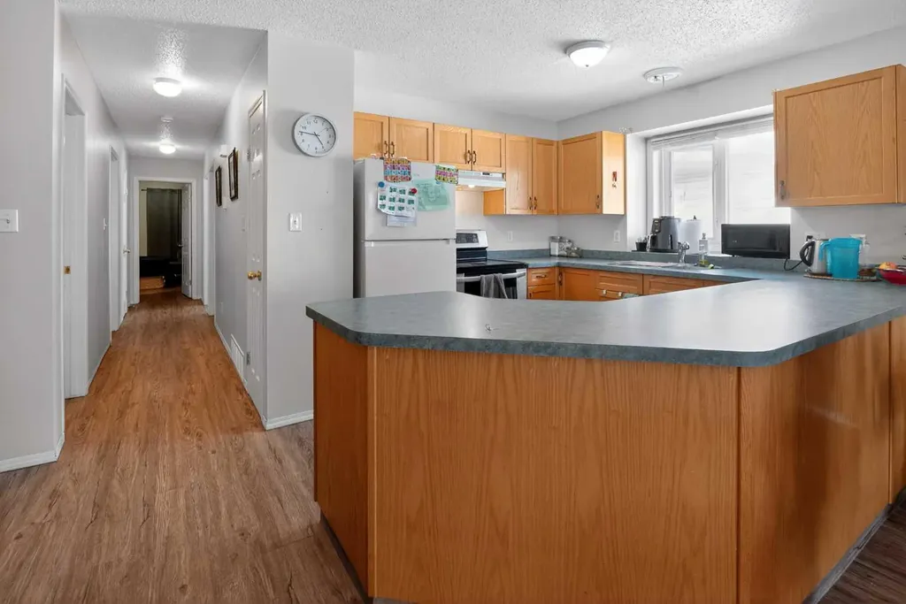 9214 94a Avenue Grande Prairie AB T8V6W5