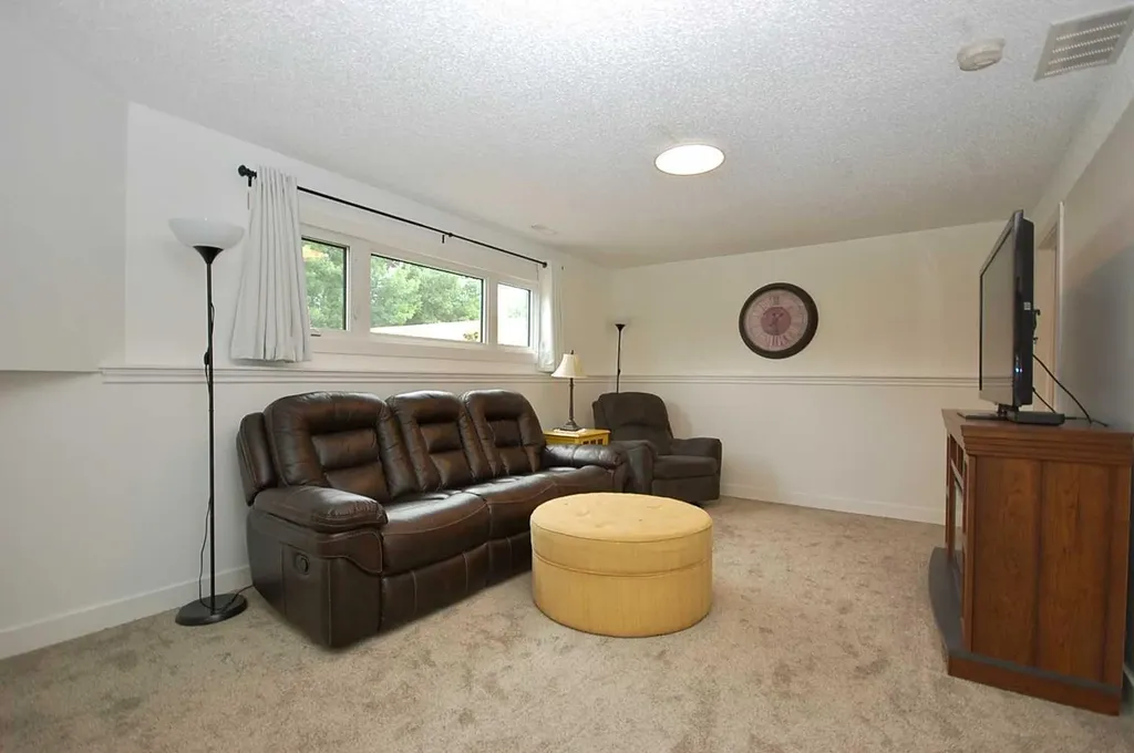 64 Rossmere Avenue SE Medicine Hat AB T1B 2V4