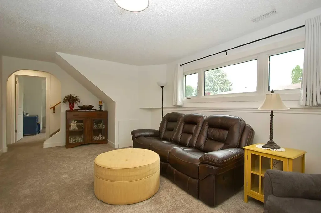 64 Rossmere Avenue SE Medicine Hat AB T1B 2V4