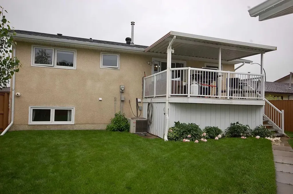 64 Rossmere Avenue SE Medicine Hat AB T1B 2V4