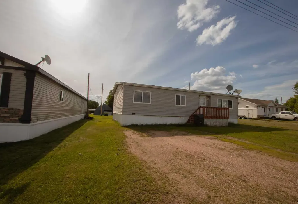 4920 50 Street Islay AB T0B2J0
