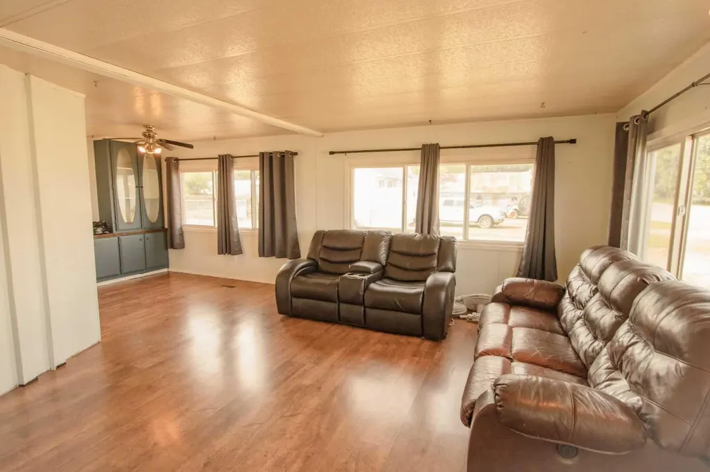 4920 50 Street Islay AB T0B2J0