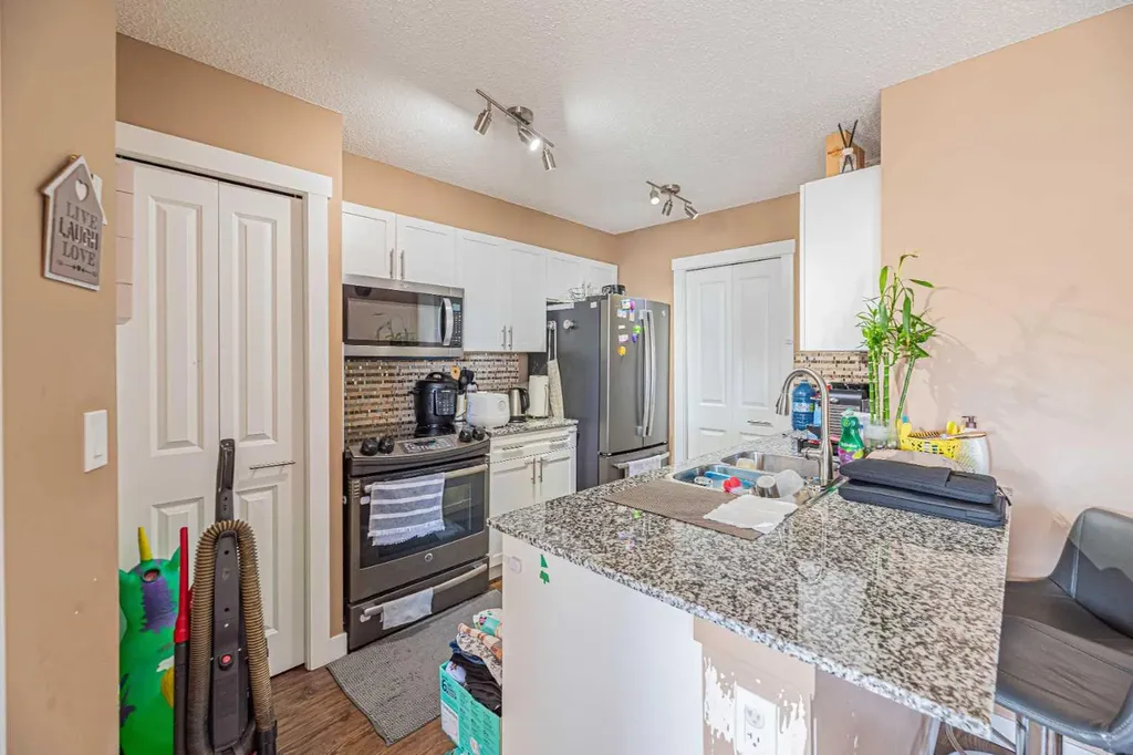10 Kincora Glen Park NW Calgary AB T3R 1K1