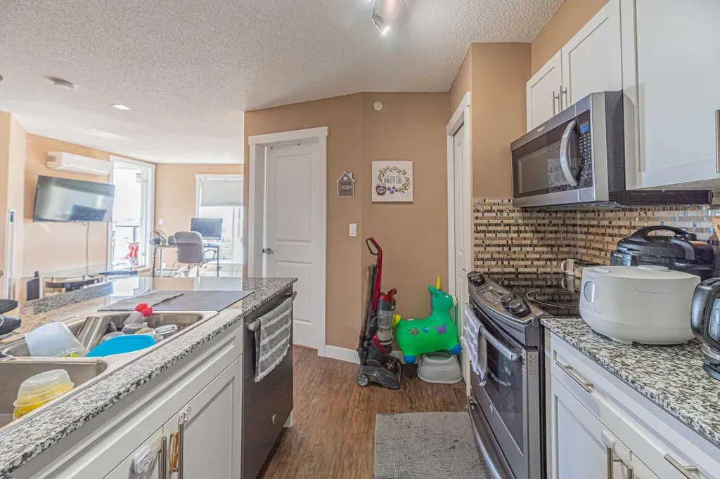10 Kincora Glen Park NW Calgary AB T3R 1K1