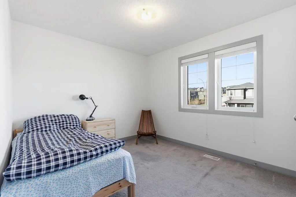 11 Evanscrest Way NW Calgary AB T3P0R4